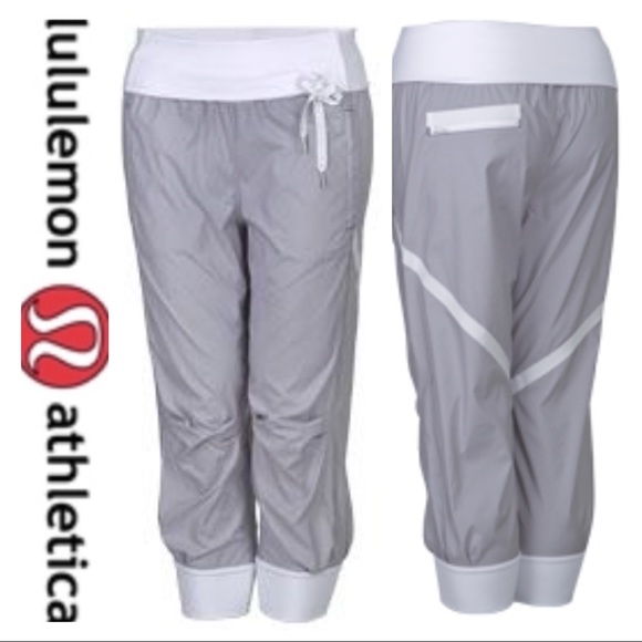 lululemon athletica Pants - 💕SALE💕Lululemon Gray White Pinstripe Devi Crop